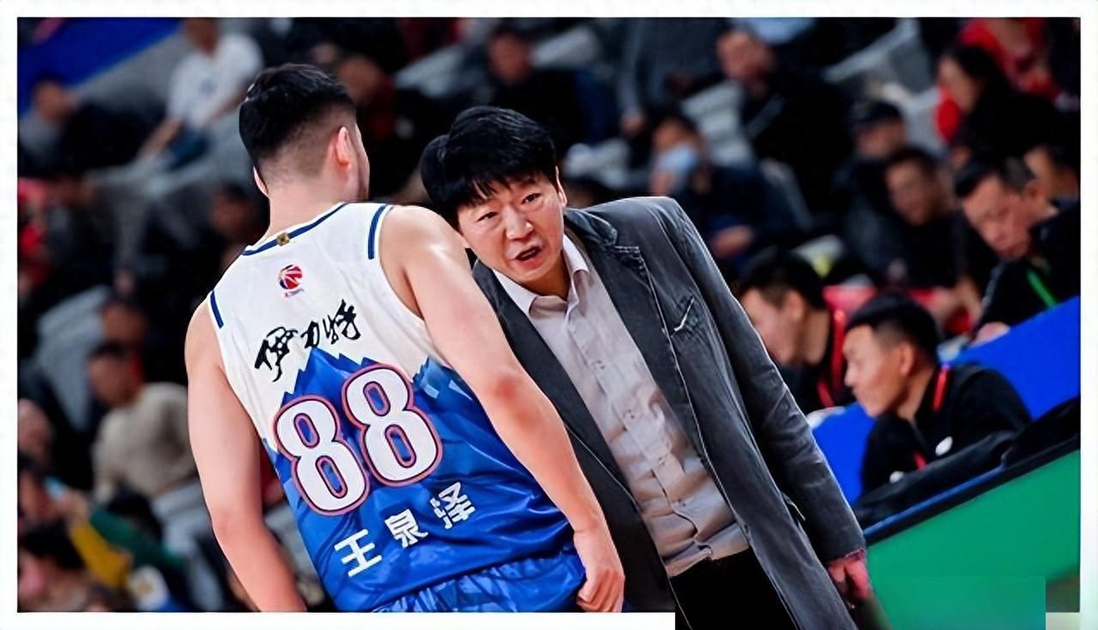 皖江雄鲨队险胜东海山猫队，UFC邀请赛上演关键失误成转折！外援联手发威
